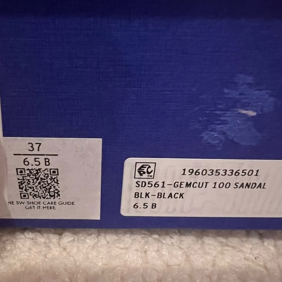 Stuart Weitzman - Picture 4 of 9